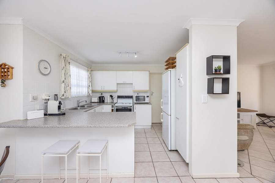 To Let 2 Bedroom Property for Rent in Sunningdale Western Cape